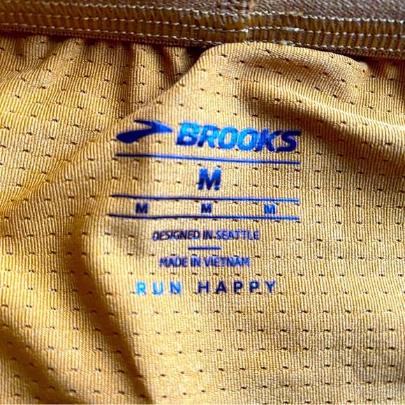 Brooks - Picture 2 of 3